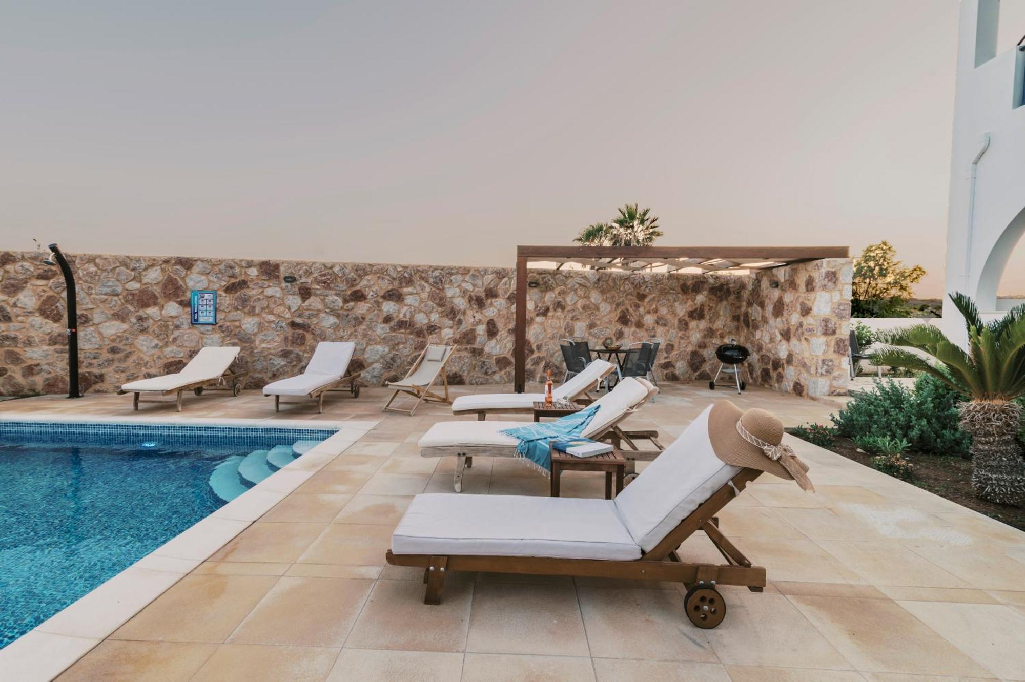 Villa Deep Blue Лакханія Екстер'єр фото